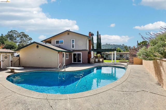 2636 Tamalpais Drive, Pinole, CA 94564
