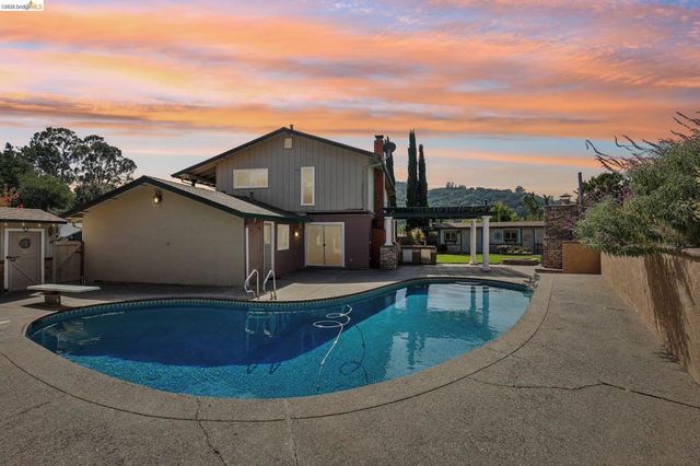 2636 Tamalpais Drive, Pinole, CA 94564