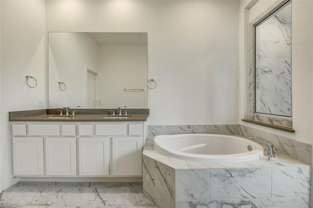 19718 Curved Steel Dr, Cypress, TX 77433