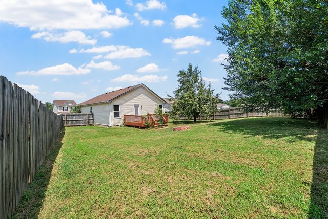 544 Oakmont Dr, Clarksville, TN 37042