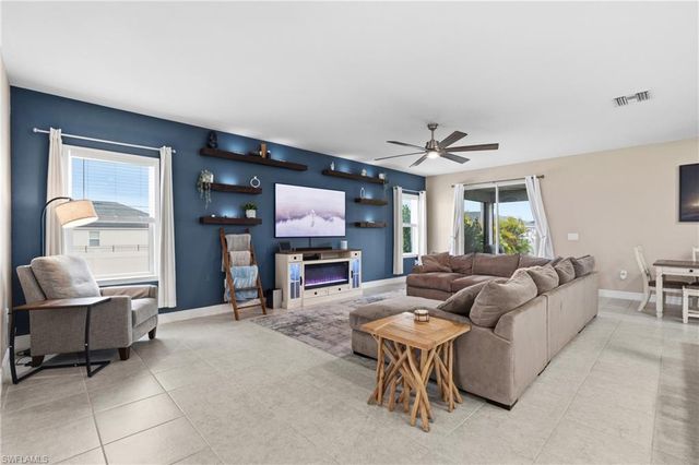 512 NW 4th ST, Cape Coral, FL 33993