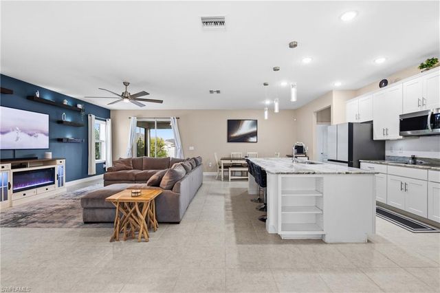 512 NW 4th ST, Cape Coral, FL 33993