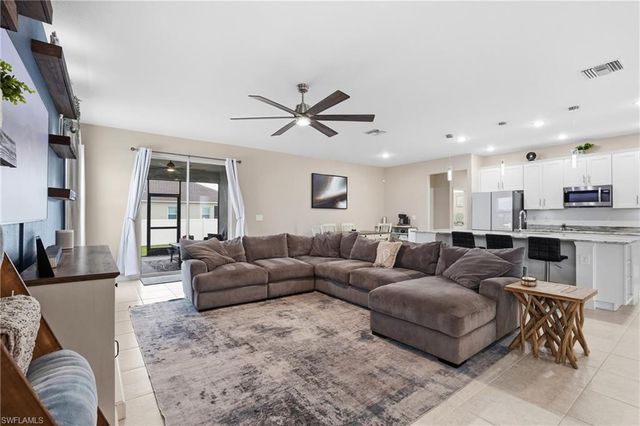 512 NW 4th ST, Cape Coral, FL 33993