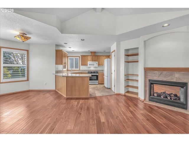 2350 7TH St, Columbia City, OR 97018