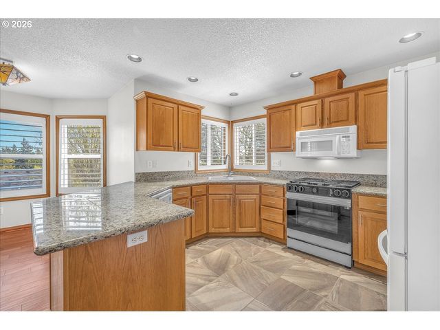 2350 7TH St, Columbia City, OR 97018