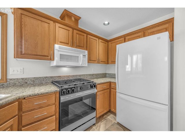 2350 7TH St, Columbia City, OR 97018