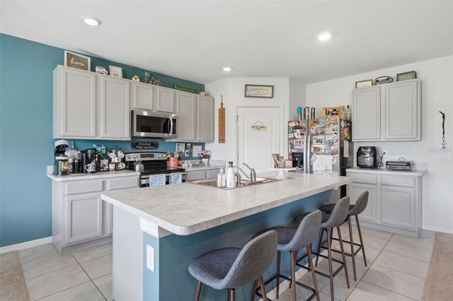 2609 GRAND CENTRAL AVENUE, Tavares, FL 32778