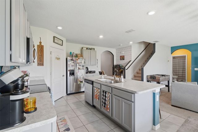 2609 GRAND CENTRAL AVENUE, Tavares, FL 32778