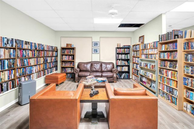 10036 63RD AVENUE N 6, St Petersburg, FL 33708