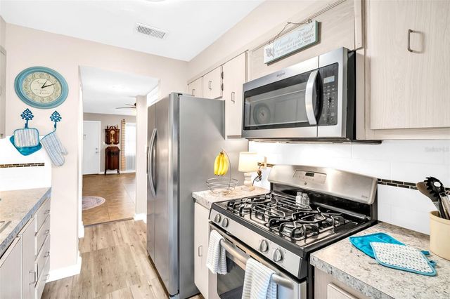 10036 63RD AVENUE N 6, St Petersburg, FL 33708