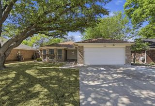 1140 W Hills Terrace, Saginaw, TX 76179