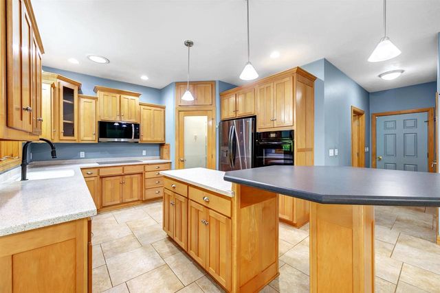 3240 CRYSTAL CREEK COURT, Suamico, WI 54313