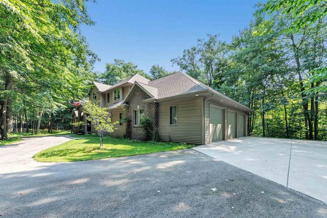 3240 CRYSTAL CREEK COURT, Suamico, WI 54313