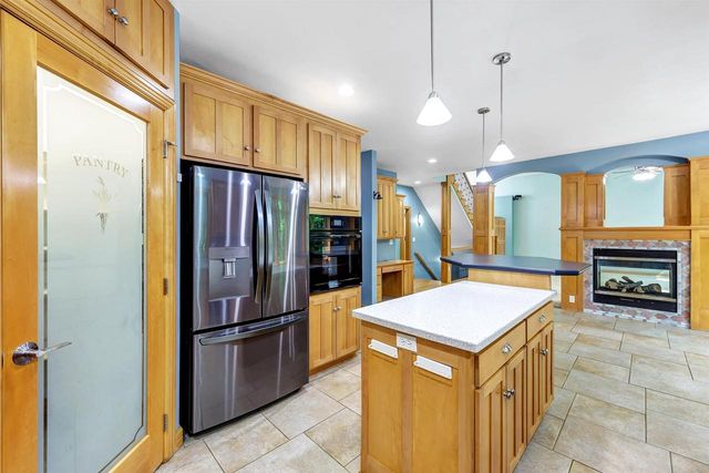 3240 CRYSTAL CREEK COURT, Suamico, WI 54313