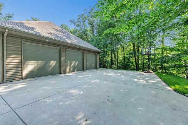 3240 CRYSTAL CREEK COURT, Suamico, WI 54313