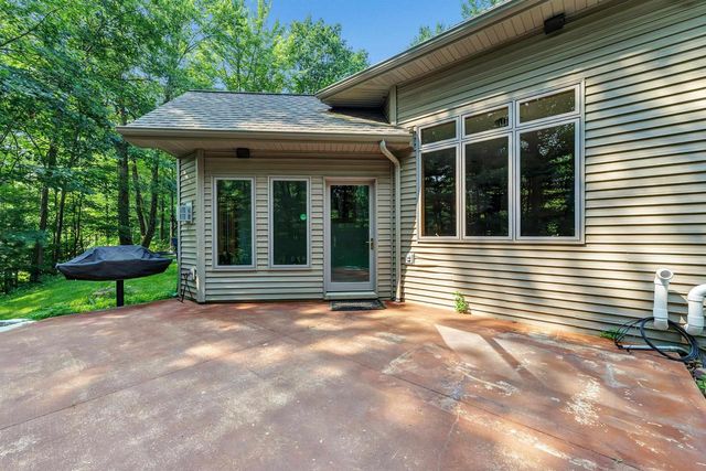 3240 CRYSTAL CREEK COURT, Suamico, WI 54313