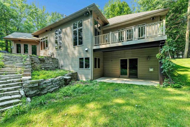 3240 CRYSTAL CREEK COURT, Suamico, WI 54313