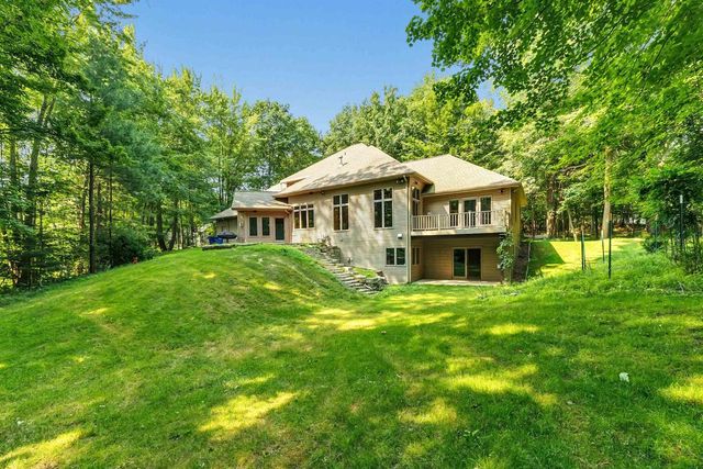 3240 CRYSTAL CREEK COURT, Suamico, WI 54313