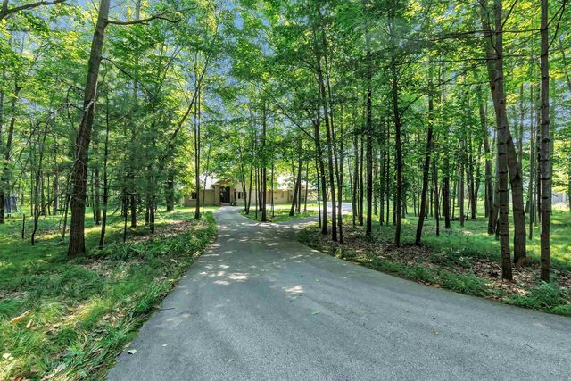 3240 CRYSTAL CREEK COURT, Suamico, WI 54313
