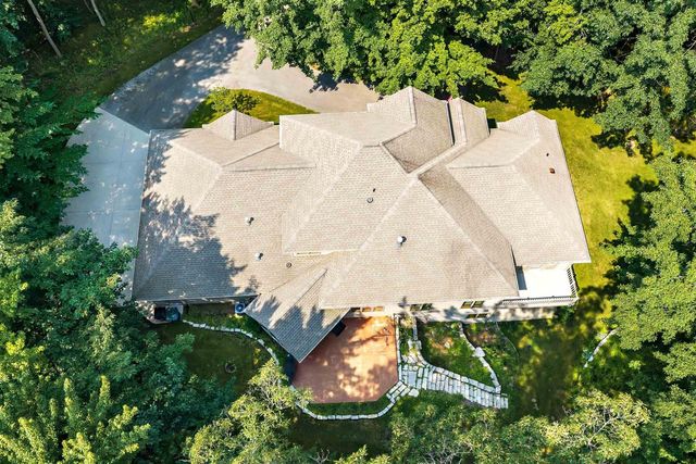3240 CRYSTAL CREEK COURT, Suamico, WI 54313