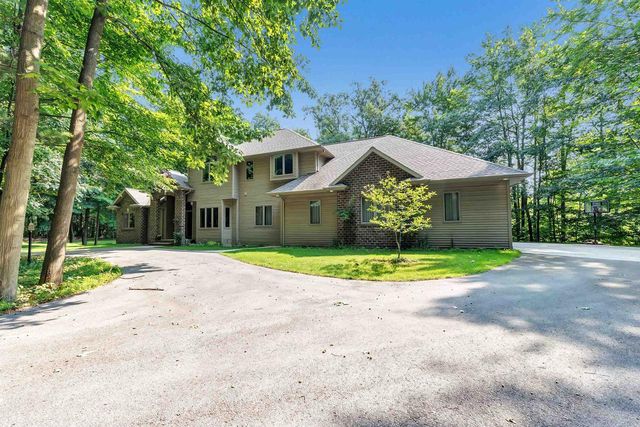 3240 CRYSTAL CREEK COURT, Suamico, WI 54313