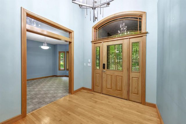 3240 CRYSTAL CREEK COURT, Suamico, WI 54313