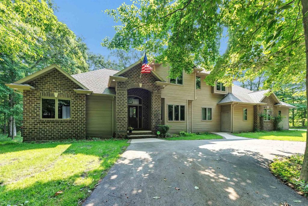 3240 CRYSTAL CREEK COURT, Suamico, WI 54313