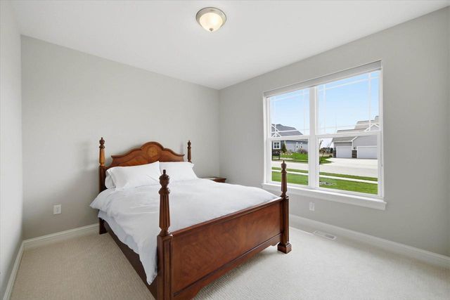 2046 Omaha DRIVE, Grafton, WI 53024