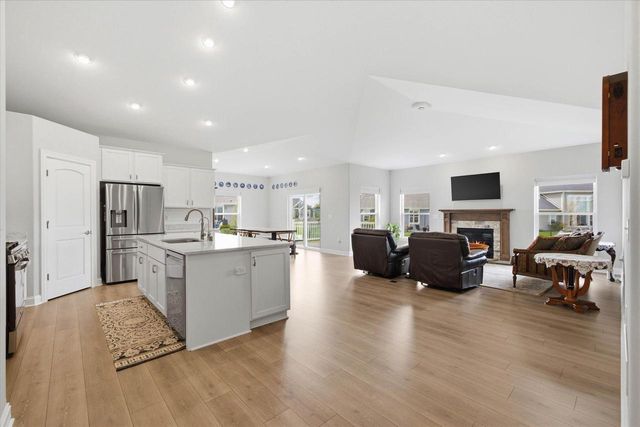 2046 Omaha DRIVE, Grafton, WI 53024
