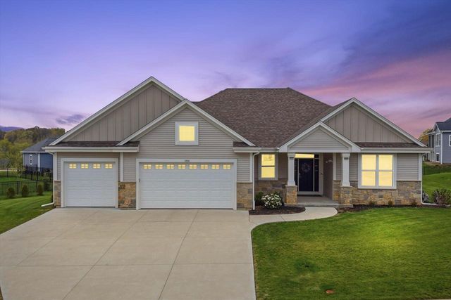 2046 Omaha DRIVE, Grafton, WI 53024
