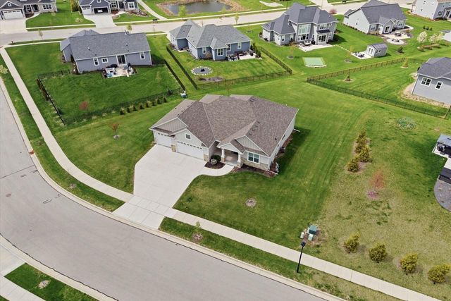 2046 Omaha DRIVE, Grafton, WI 53024