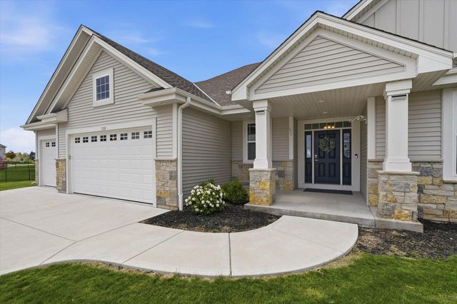 2046 Omaha DRIVE, Grafton, WI 53024