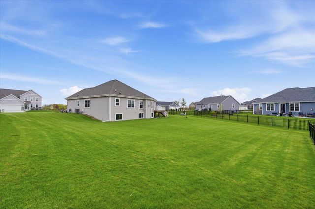 2046 Omaha DRIVE, Grafton, WI 53024