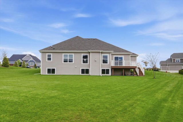 2046 Omaha DRIVE, Grafton, WI 53024