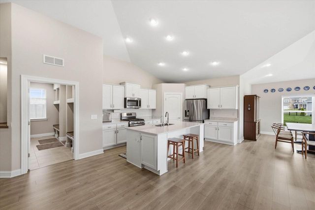 2046 Omaha DRIVE, Grafton, WI 53024