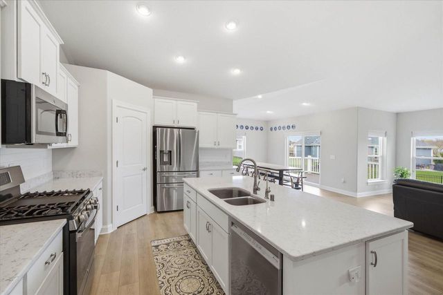 2046 Omaha DRIVE, Grafton, WI 53024