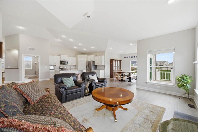 2046 Omaha DRIVE, Grafton, WI 53024