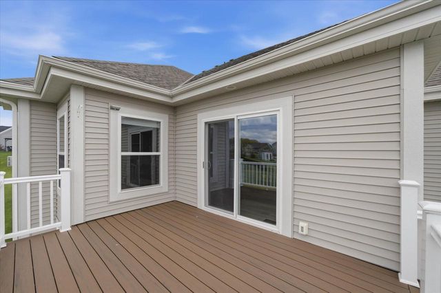 2046 Omaha DRIVE, Grafton, WI 53024