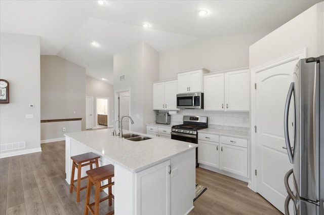 2046 Omaha DRIVE, Grafton, WI 53024