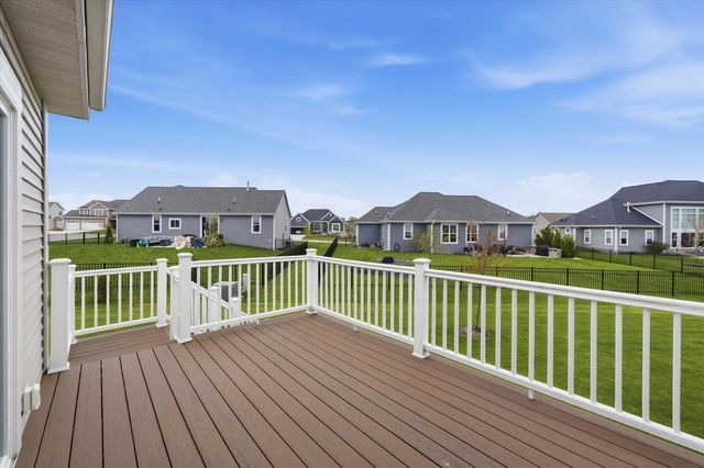2046 Omaha DRIVE, Grafton, WI 53024