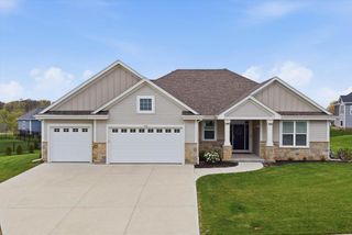 2046 Omaha DRIVE, Grafton, WI 53024