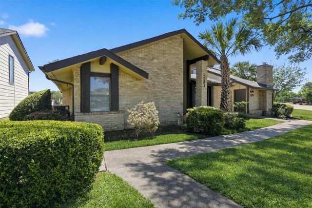 7131 Westbranch Drive, Houston, TX 77072