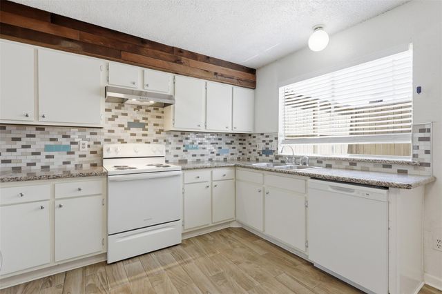 7131 Westbranch Drive, Houston, TX 77072