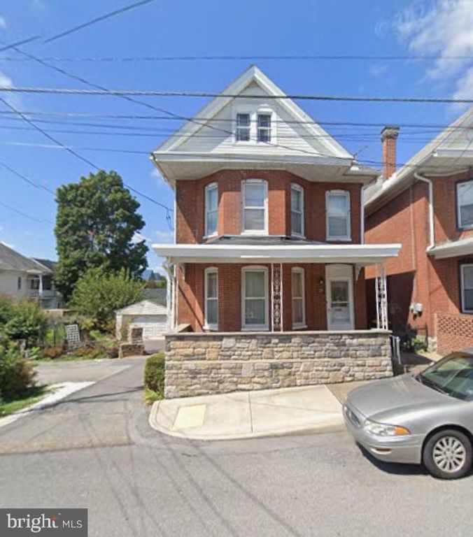 28 S GRANT ST, Waynesboro, PA 17268