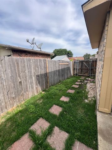 4604 Nervin Street, The Colony, TX 75056