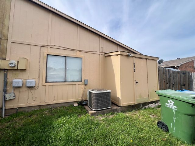 4604 Nervin Street, The Colony, TX 75056