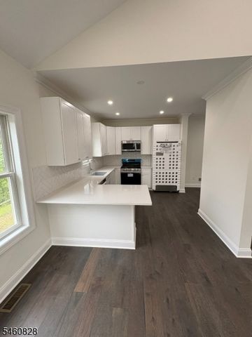 46 Kearney St, Dover Town, NJ 07801