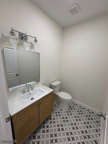 46 Kearney St, Dover Town, NJ 07801