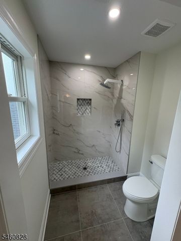 46 Kearney St, Dover Town, NJ 07801