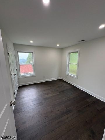 46 Kearney St, Dover Town, NJ 07801